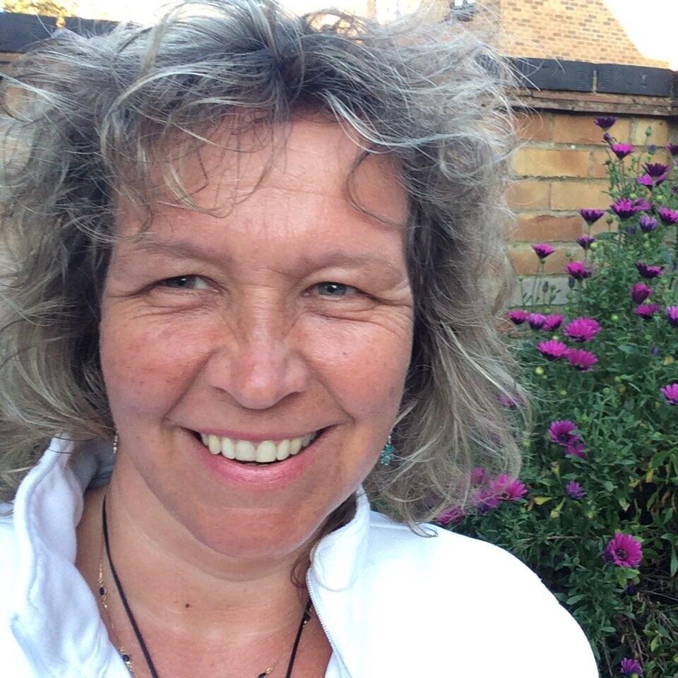 Holistic Massage And Energy Healing With Cinthia Selenia Bracknell