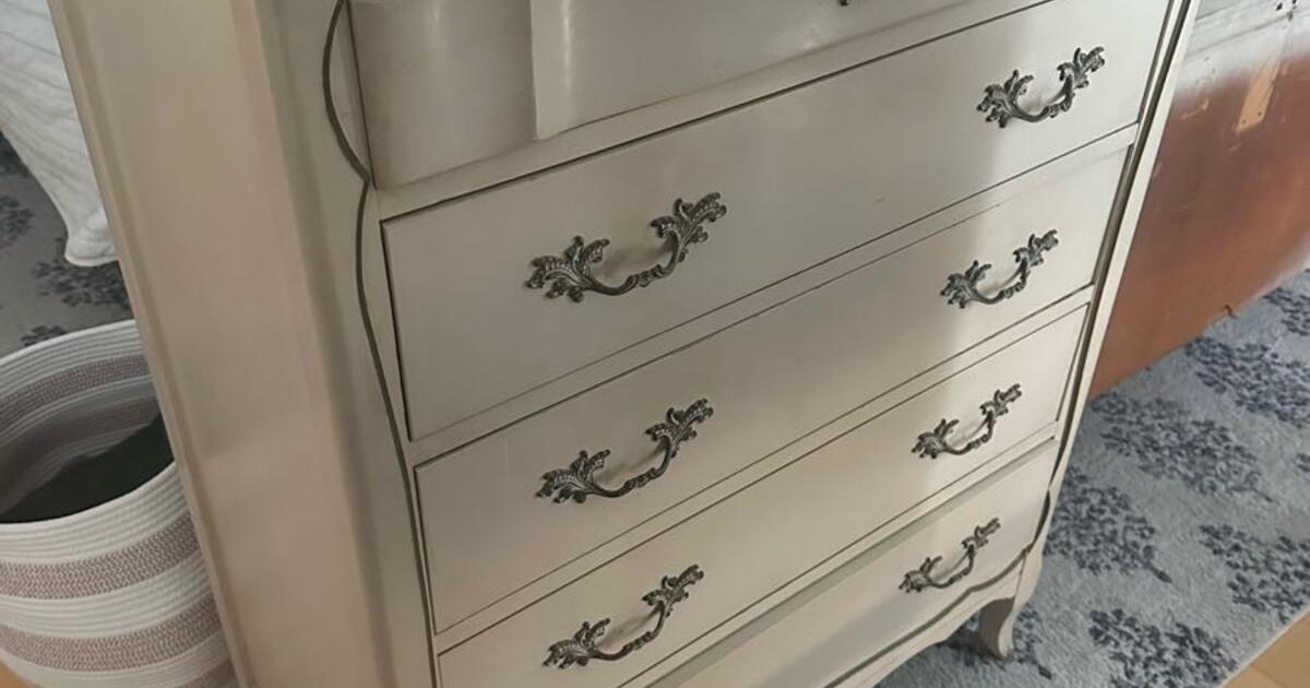 Bedroom Furniture Set Dressers Side Tables White Wood Shabby