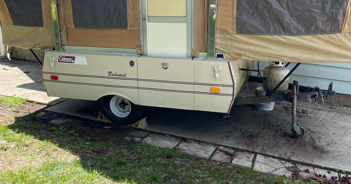 Coleman Redwood Camper Sleeps Kitchen Stove Excellent Condition