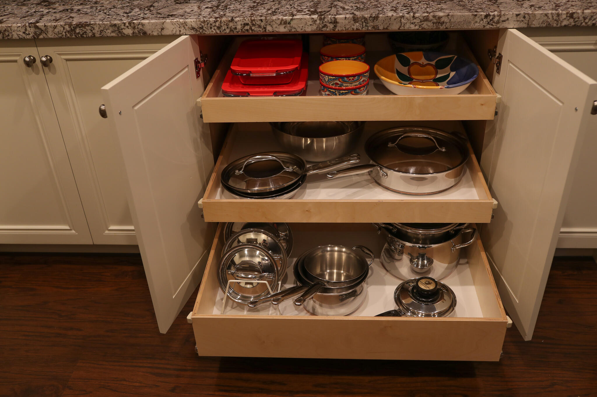 Why Pull Out Pantry Shelves And Sliding Shelves? - Shelftheory