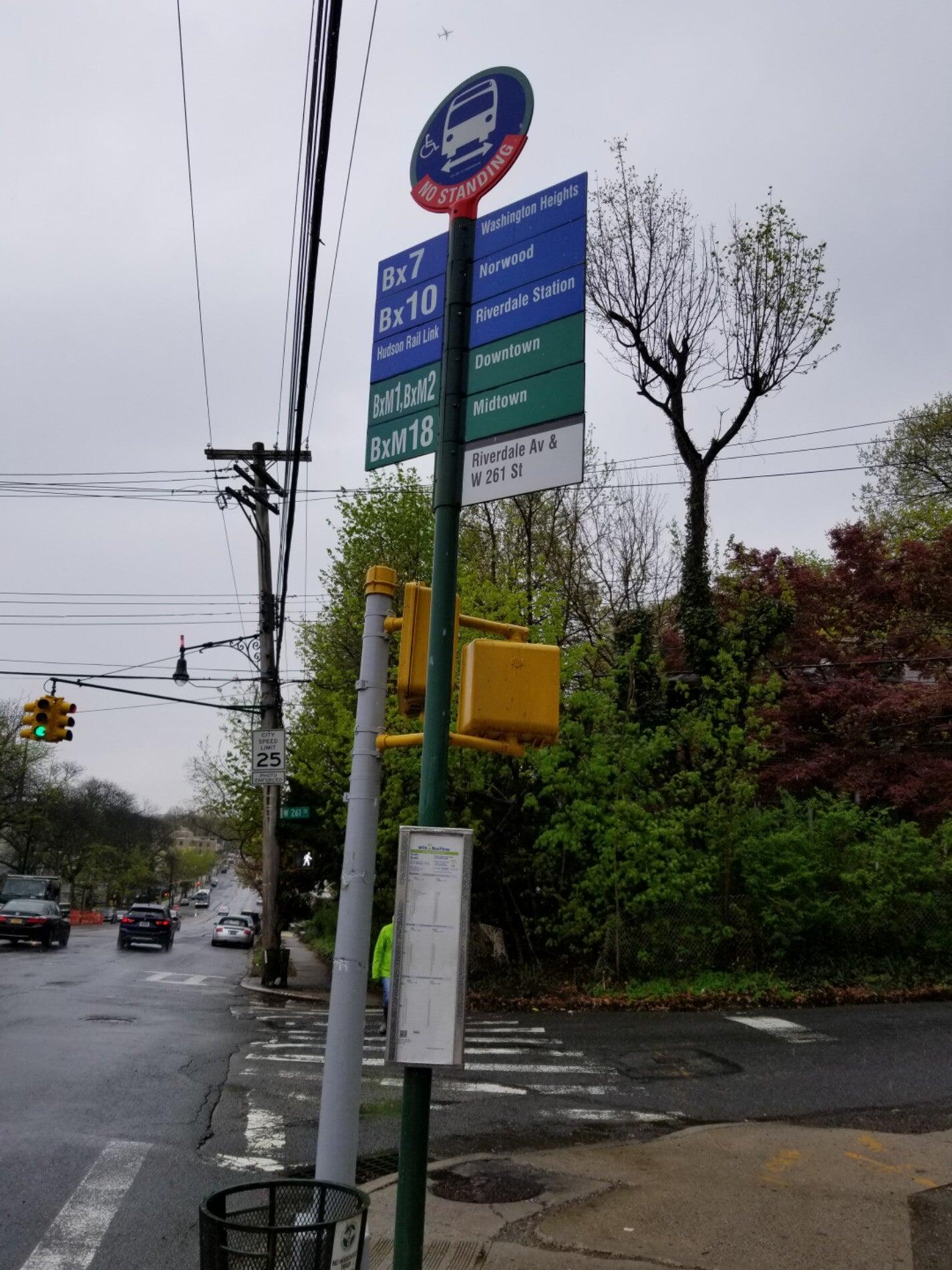 Mta Mabstoa & Bee-Line Bus at Riverdale Ave & W. 263rd St - Bronx, NY ...