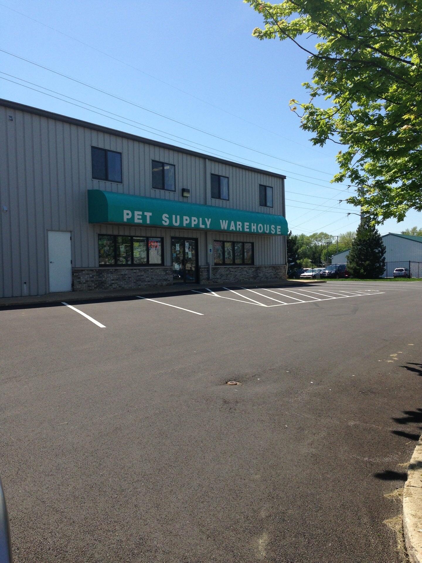 Warehouse pet outlet supplies