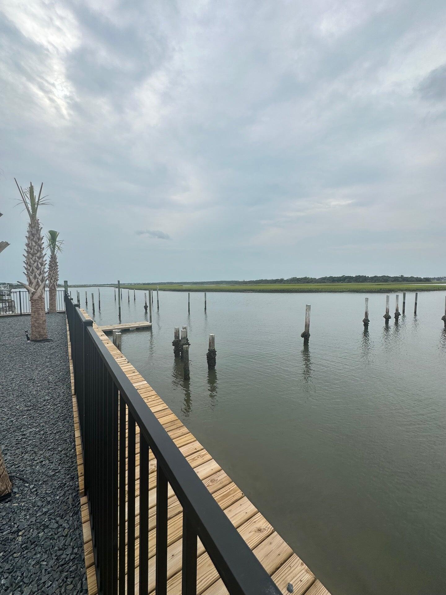 Lonerider Oak Island - b8u7ge0