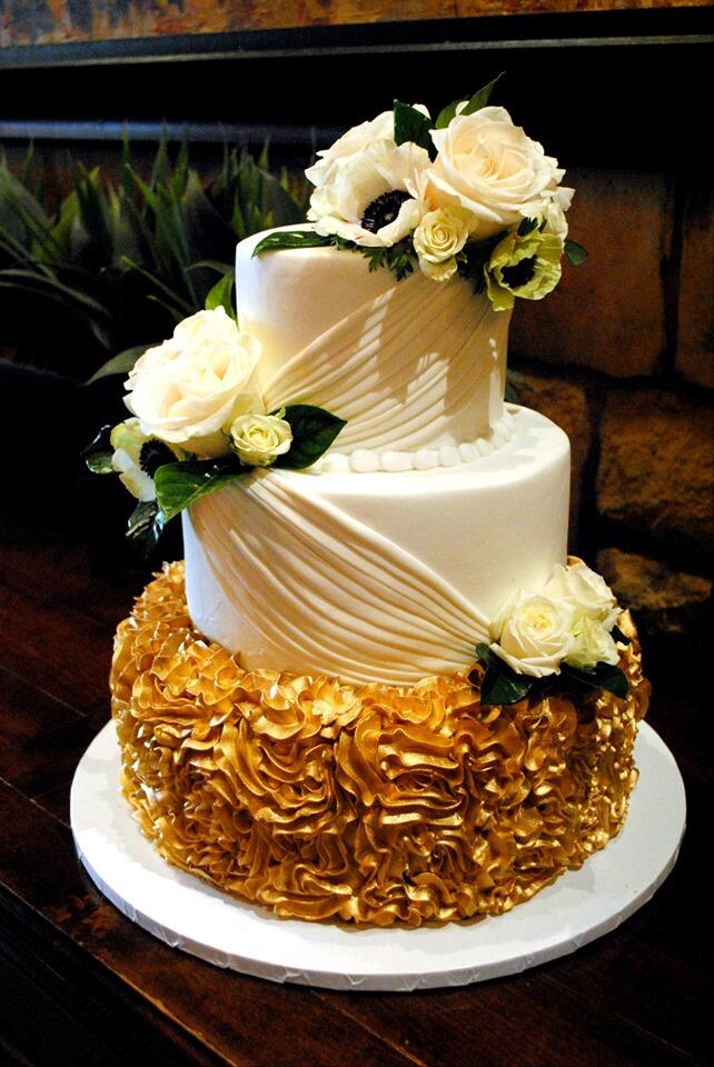 Creative Cakes by Monica - Wedding Cake - Springtown, TX - WeddingWire