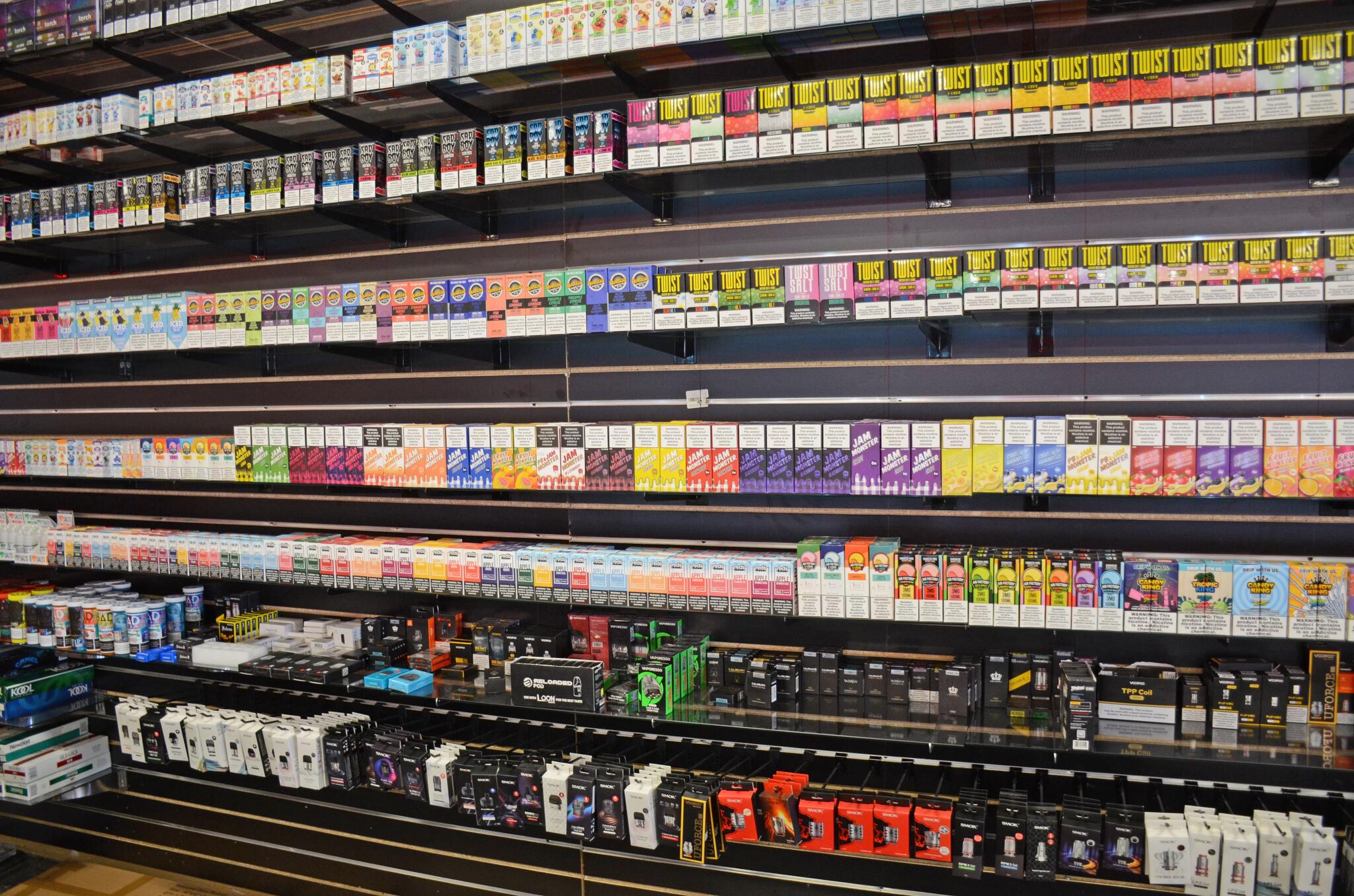 elf bar vape uk Smoke World Vape, 2033 Humes Rd, Janesville, WI 53545, US main image 0