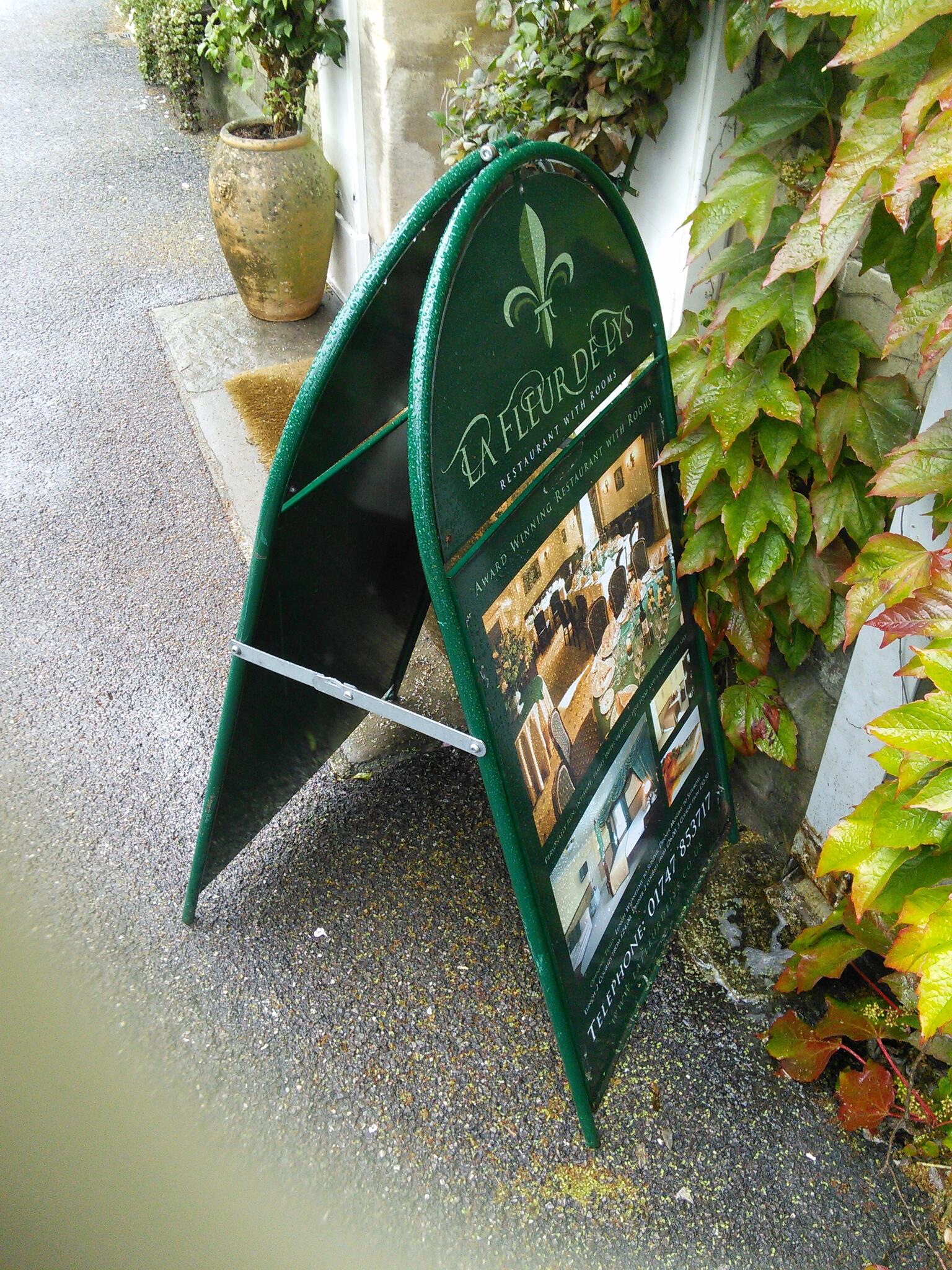 La Fleur De Lys Shaftesbury, England Nextdoor