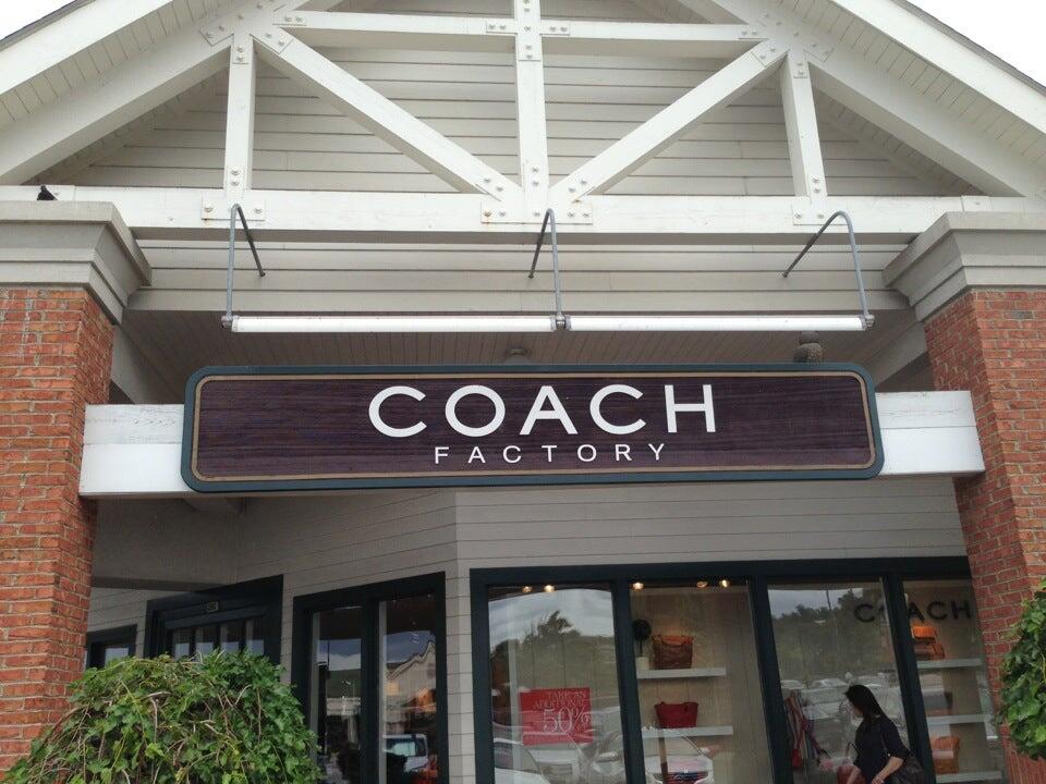 Exploring the Coach Outlet in Pigeon Forge, Tennessee: A Shopper’s Paradise