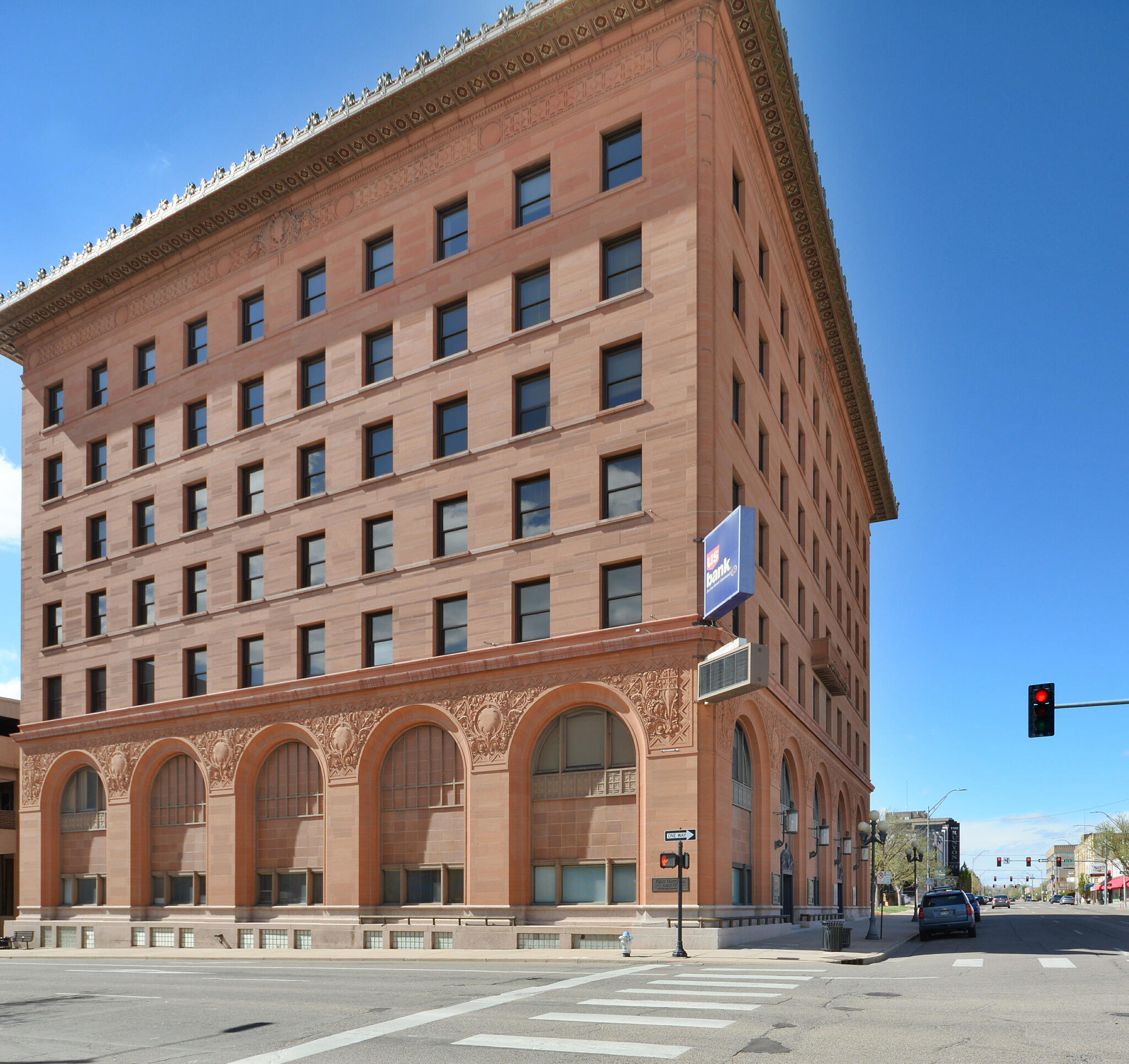 banks in pueblo colorado