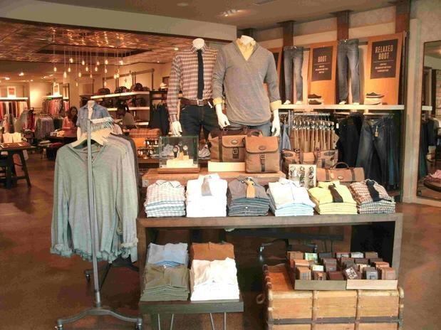 Fossil best sale clothing store