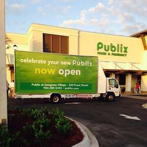 Ponte Vedra Beach neighbors surprise Publix employees with pizza