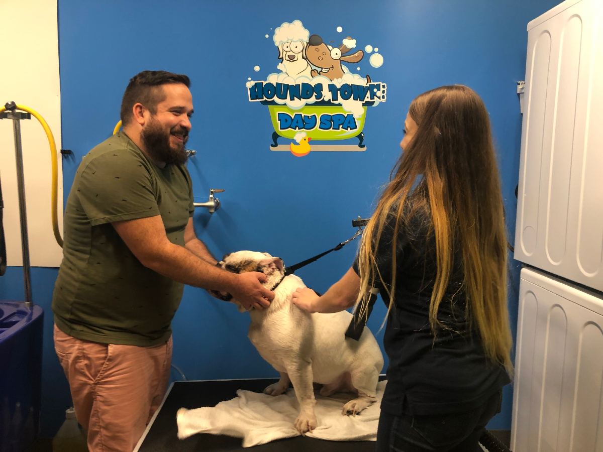 Hounds Town Commack Rd.