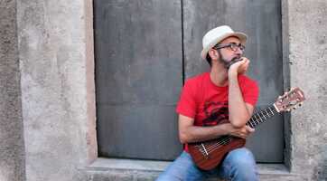 Alessandro Pedroni .it Lezioni di Musica Ukulele e Chitarra Nextdoor
