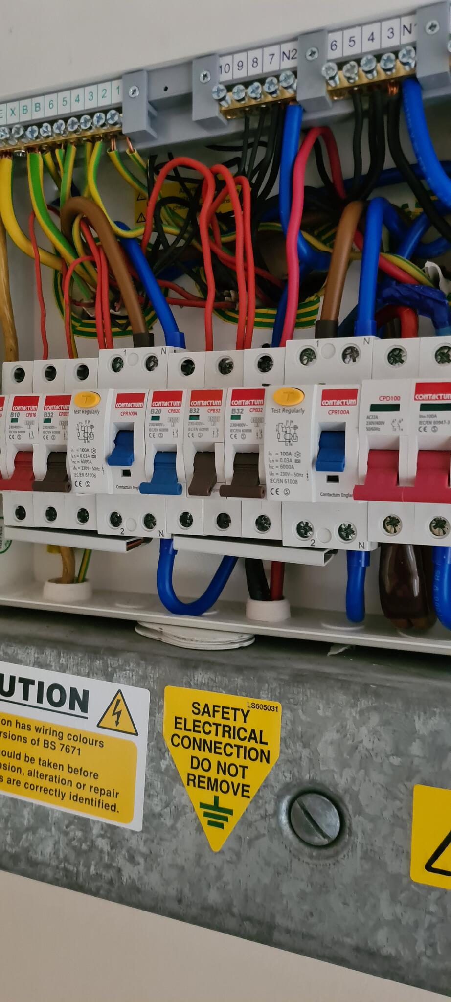 Tony R Qualified NICEIC Electrician Approved contractor London