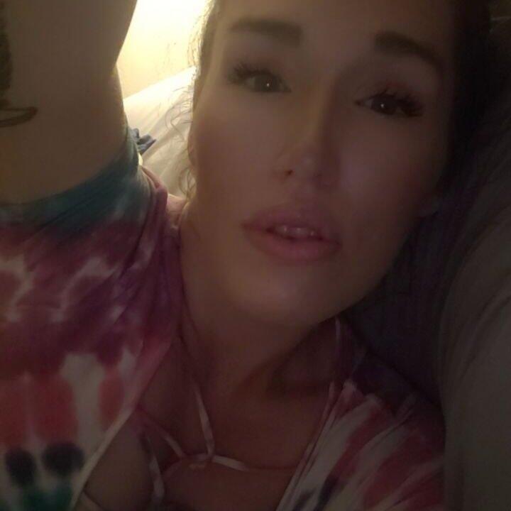 https://onlyfans.com/?ref=379968840 - Springfield, OR - Nextdoor - Samantha Saint: Sexy Pics Of The OnlyFans Powerhouse