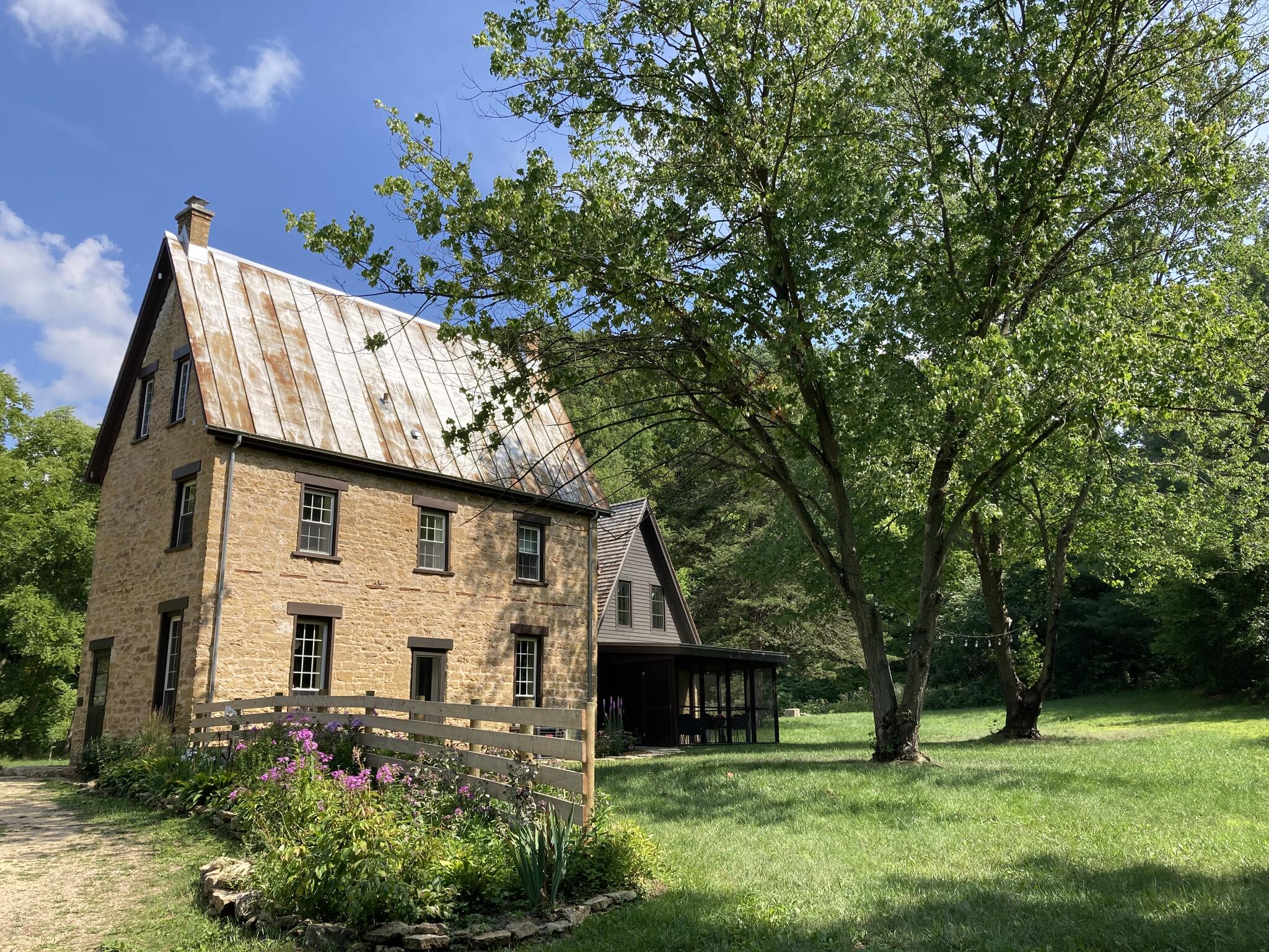 Brisbane House Arena, WI Nextdoor