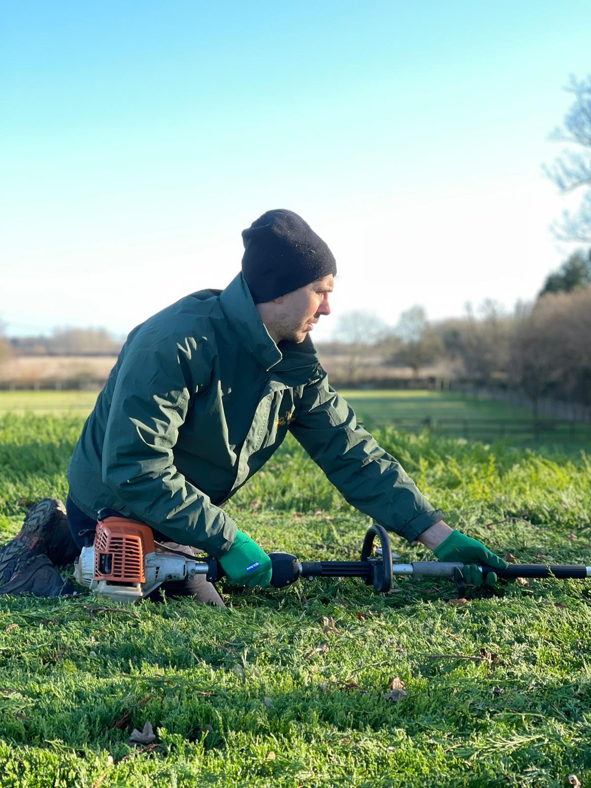 Cotswold Gardener Cirencester Abbey, GBENG Nextdoor