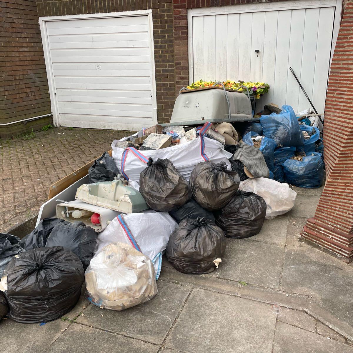 The Rubbish Collector Luton, GBENG Nextdoor