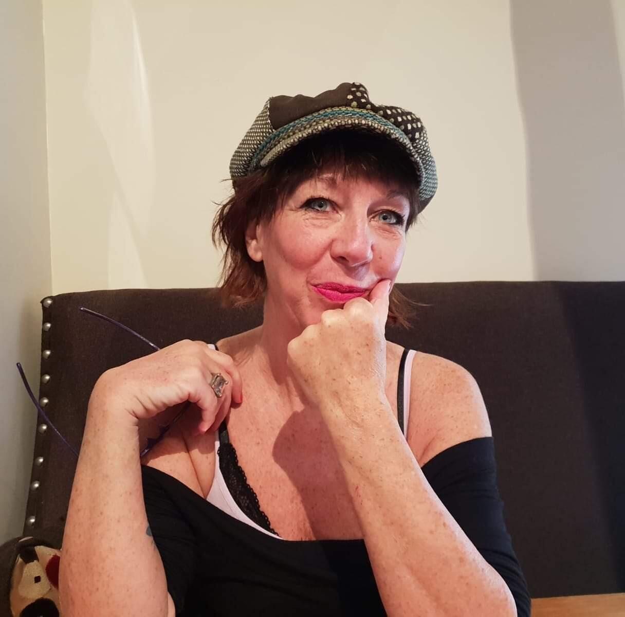 Caroline Aromatherapy Massage Reflexology Leeds, GBENG Nextdoor