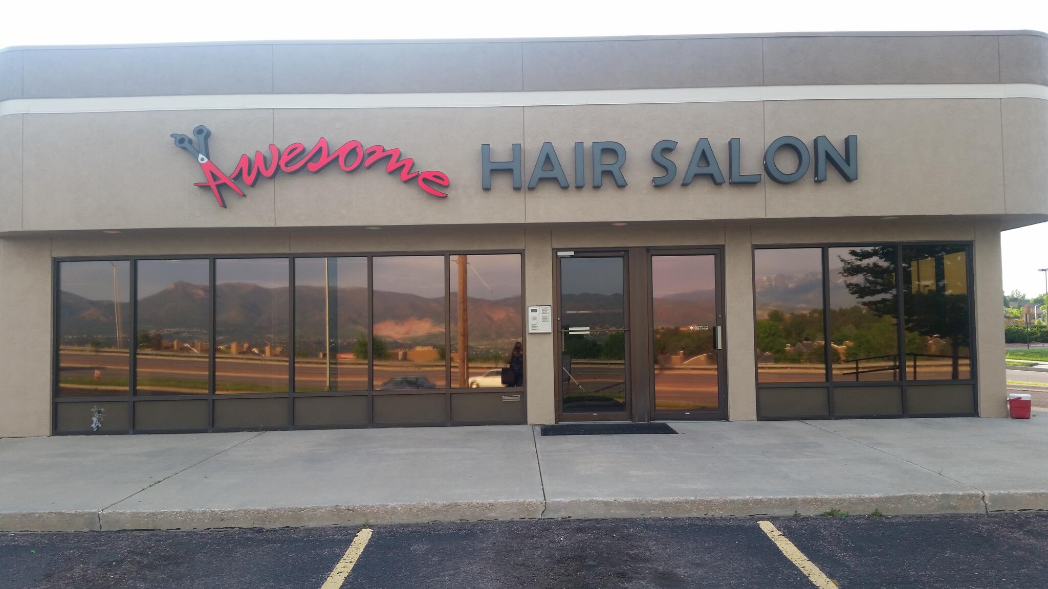 Salon Halo - wide 1