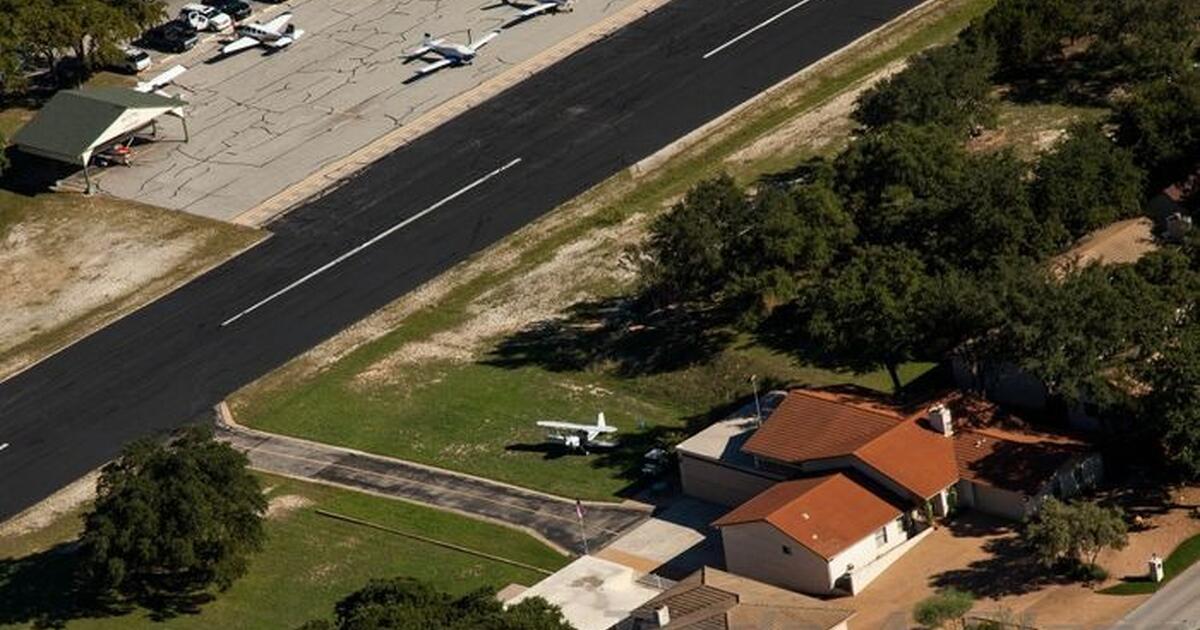 Hangar Home at Lakeway Airpark for 1275000 in Bee Branch, AR For