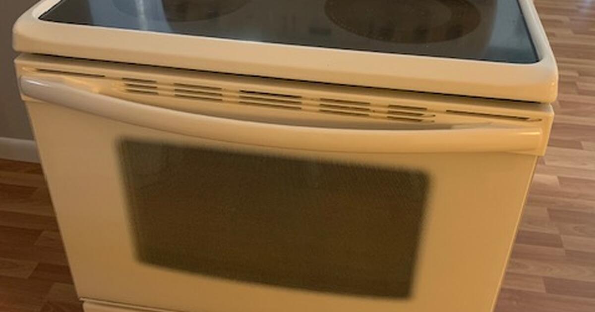 Frigidaire BISQUE glass top electric range for 100 in Palm Harbor, FL