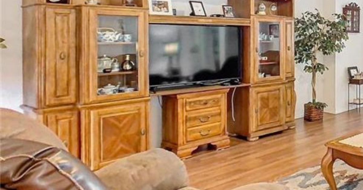 Entertainment center in Kissimmee, FL For Sale & Free — Nextdoor