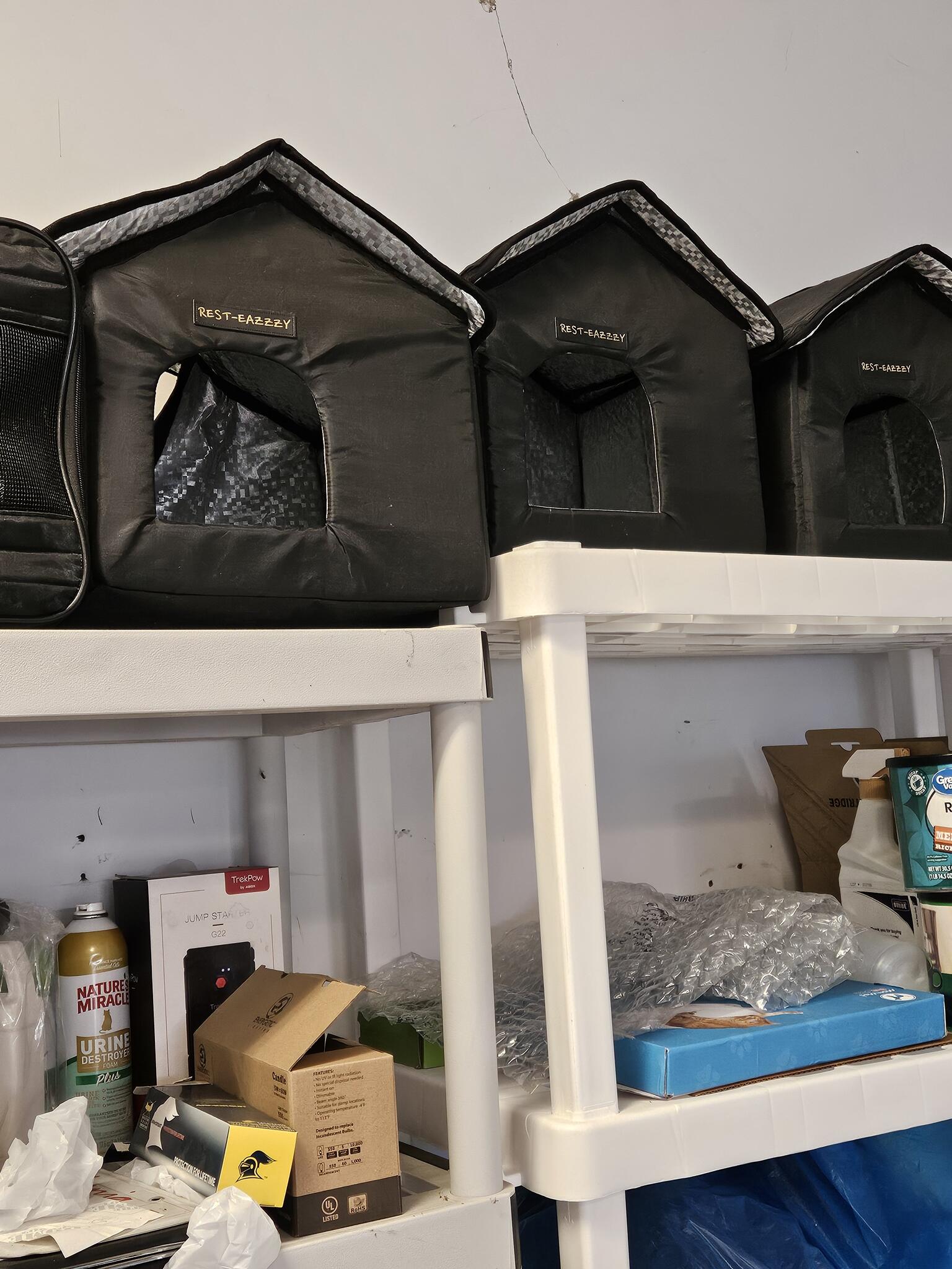 Foldable insulated cat homes