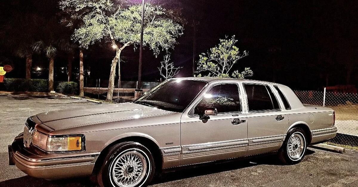 1994 Lincoln Town Car in Lehigh Acres, FL For Sale & Free — Nextdoor