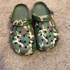 Mens Camo Crocs - size 9