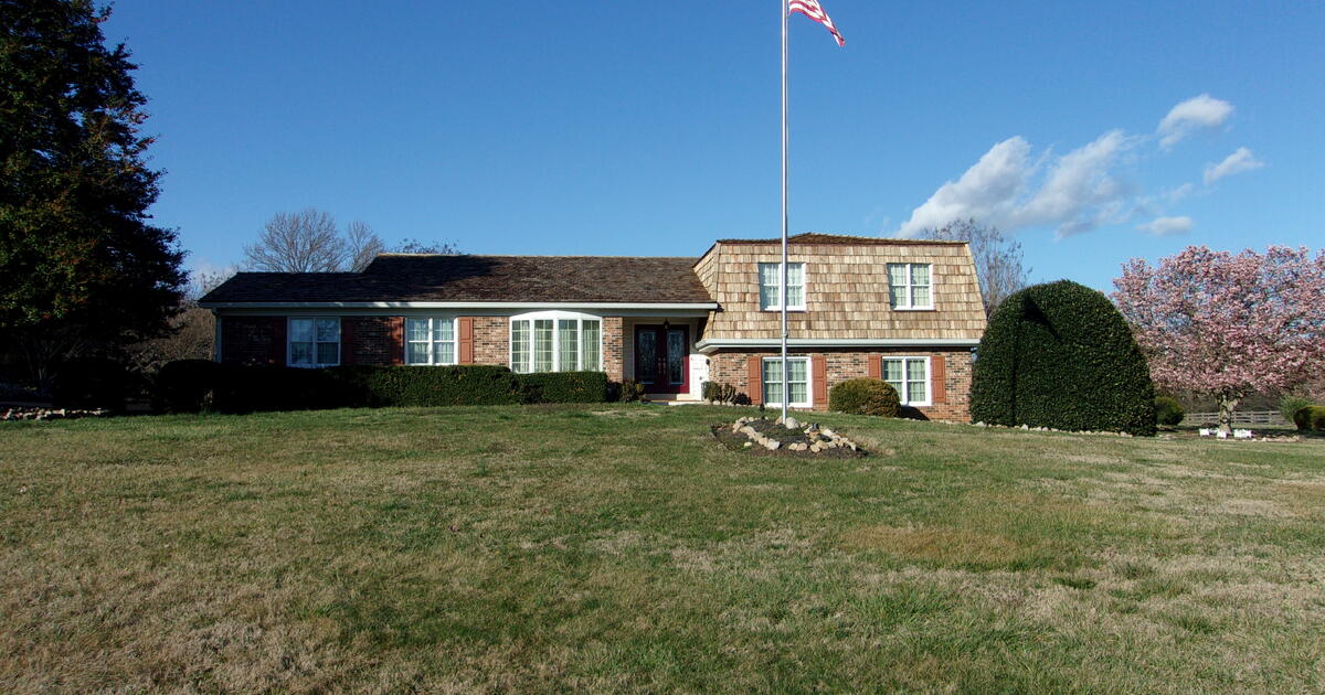 EXPENSIVE ITEMS FOR SALE AT OUTDOOR SALE TO RAISE MONEY TO PAY MOM'S FUNERAL & BILLS for 400 in