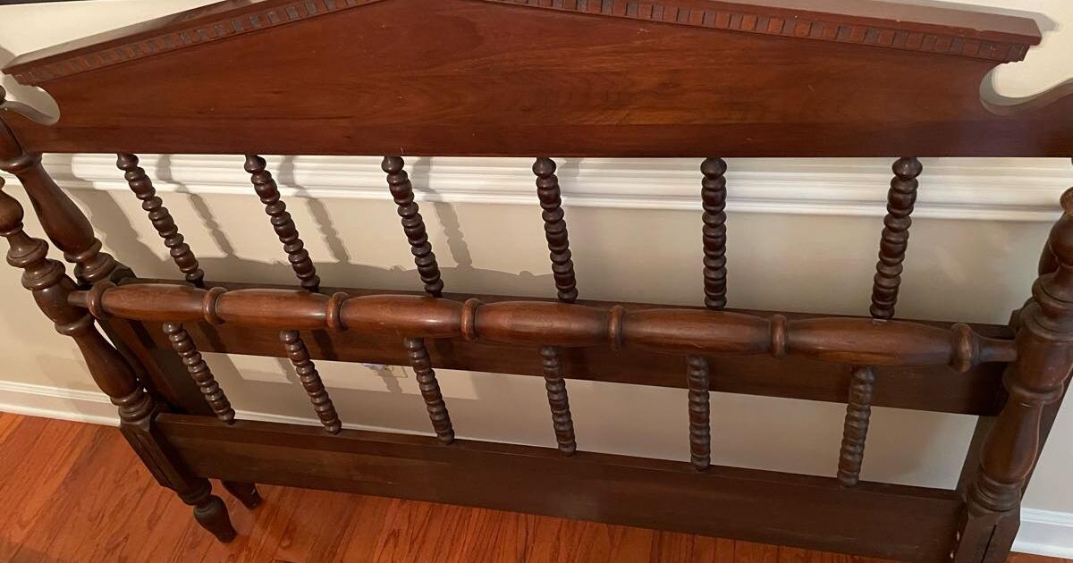 Antique full size bed frame for 30 in Memphis, TN For Sale & Free