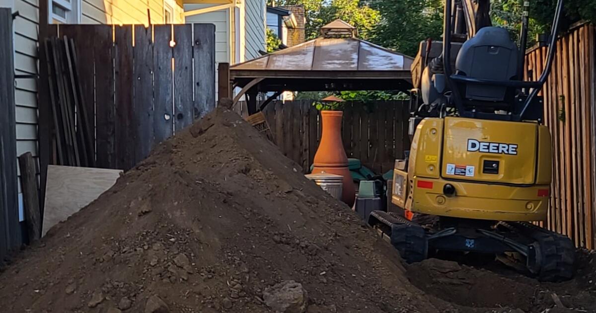 Excellent quality dirt for fill or gardening. for Free in Portland, OR