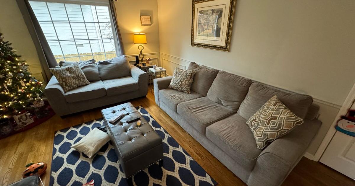 Sofa and Loveseat Rooms To Go for 60 in Alpharetta, GA For Sale