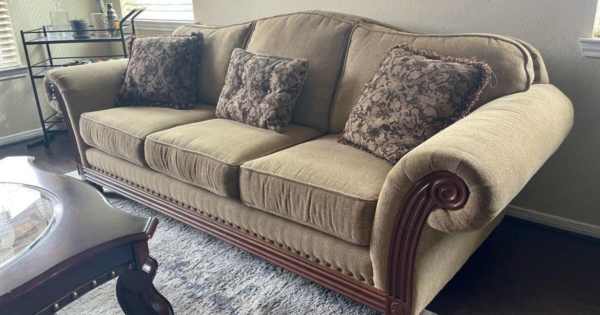 Mayo Brand Couch with Hardwood Detailing ***FREE DELIVERY*** for 395