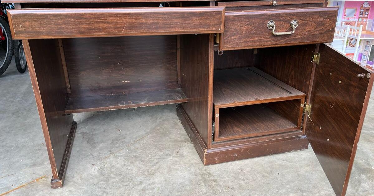 Computer desk for Free in Lancaster, PA For Sale & Free — Nextdoor