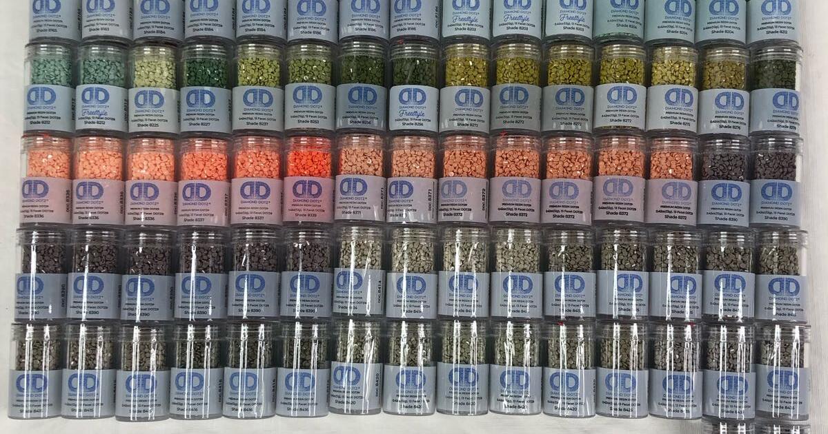 DIAMOND DOTZ FREESTYLE GEMS Lot of 92 Resin Art Painting for $100 in St ...