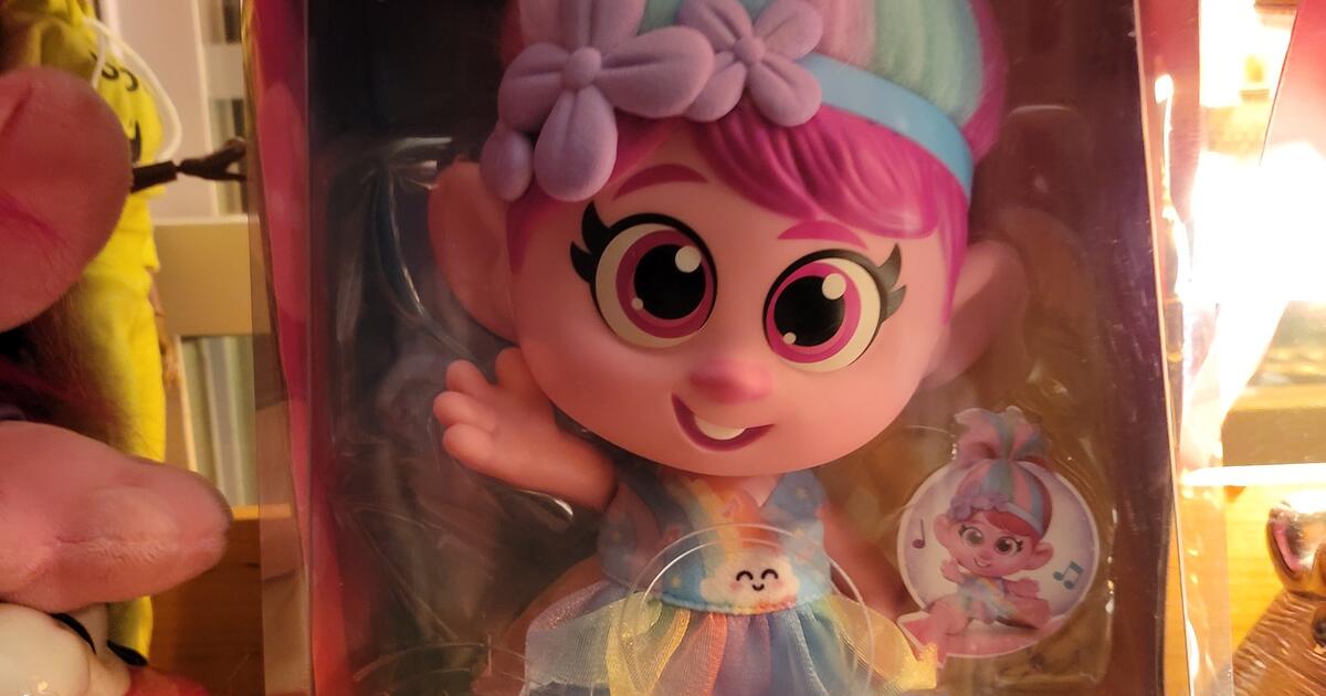 TROLLS DREAMWORKS TRS POP A Rock Poppy – Giocattolo Per Bambini Ispirato Al Film