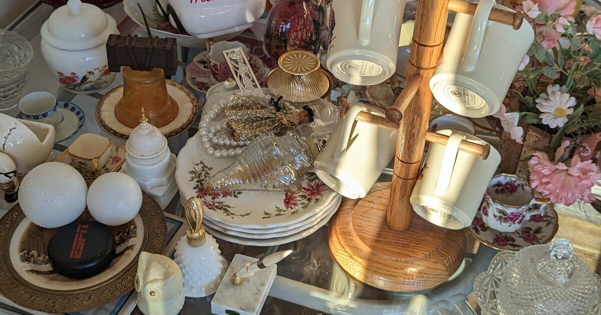 Yard Sale Venice on the Island Sat. 4/1 for 1234 in Venice, FL Finds