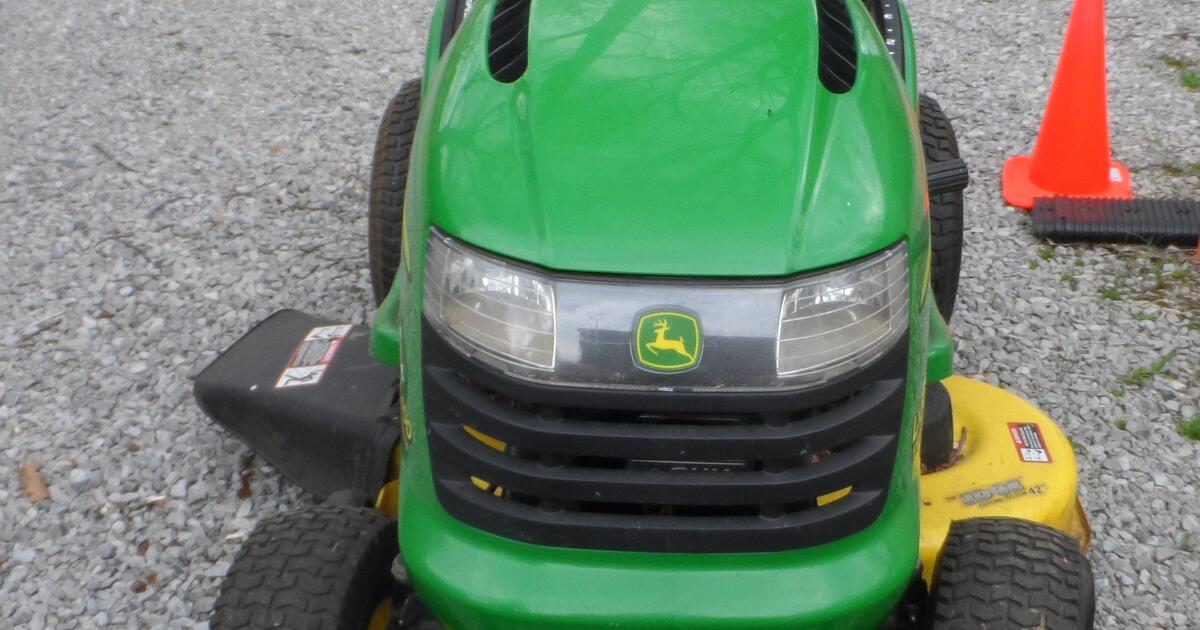 John Deere Lawn Tractor L100 Series for 500 in Farmington Hills, MI