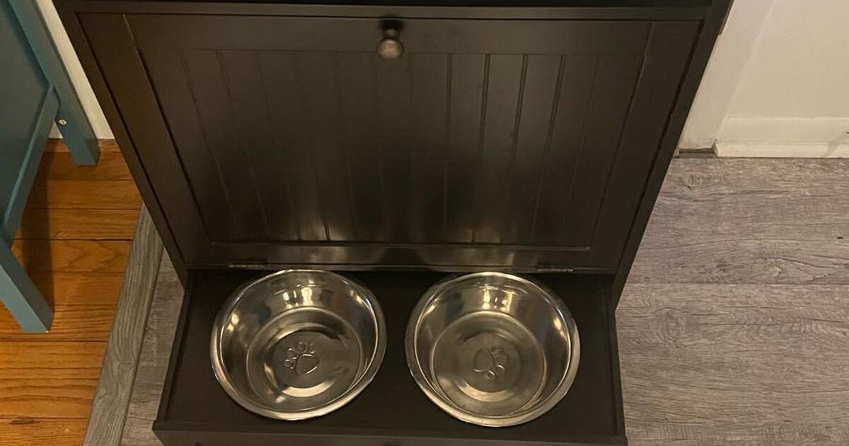 Pet food and feeder for 60 in Houston, TX Finds — Nextdoor