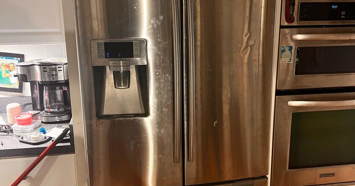 Samsung refrigerator for 200 in Hilton Head Island, SC For Sale