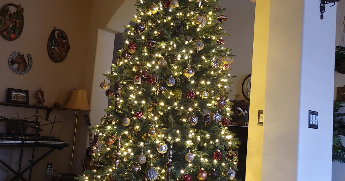 Balsam Hill Norway Spruce PreLit 9 ft. Christmas Tree w/Candlelight