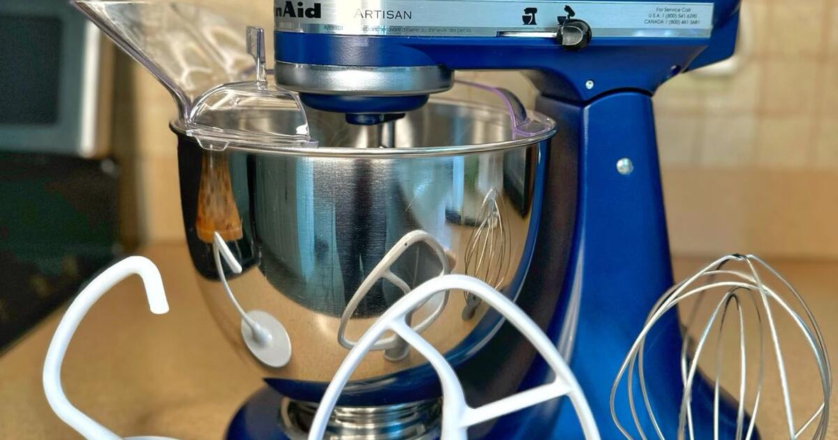 KitchenAid with EXTRAS - Artisan Series 5 Quart Tilt Head Stand Mixer ...