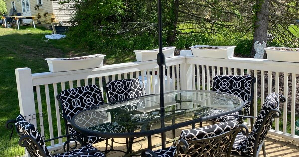 WROUGHT IRON PATIO SET 6 PPL CUSHIONS UMBRELLA & STAND for 650 in