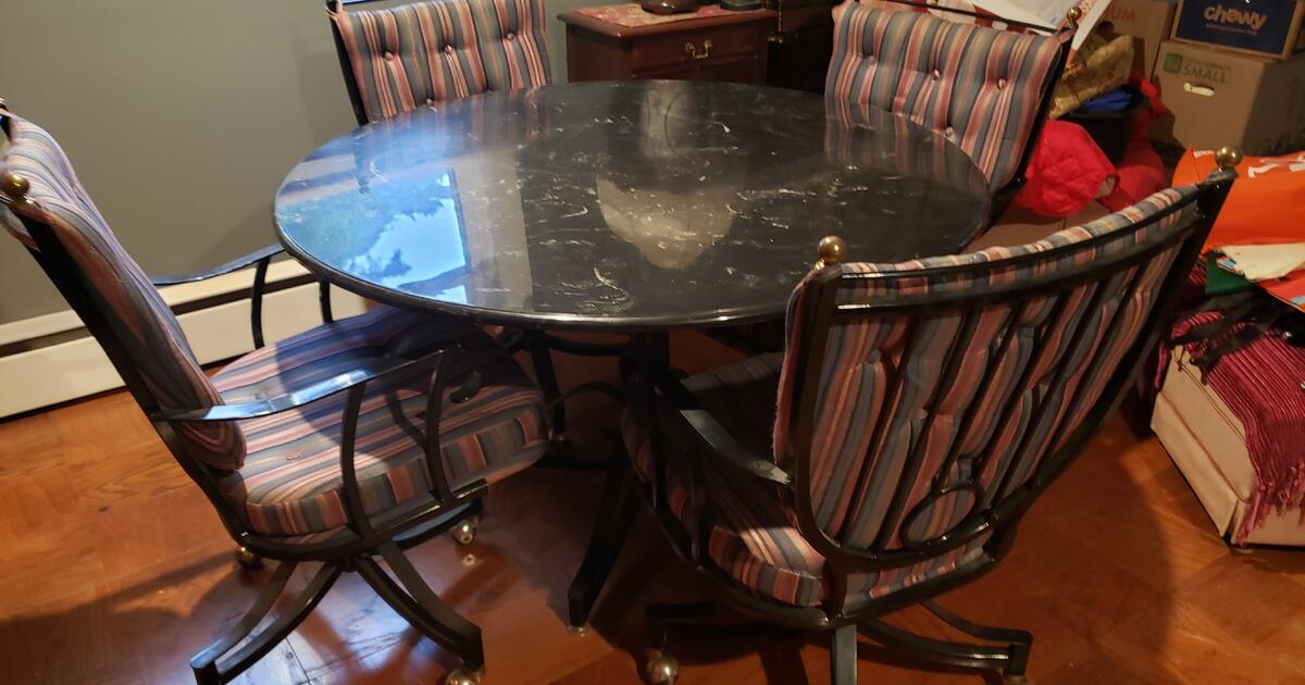 Kitchen Table and Matching 4 Rolling Chairs for 200 in Clifton Park, NY For Sale & Free