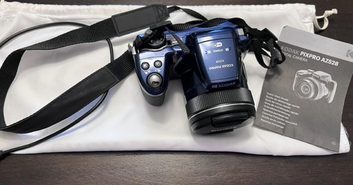 Kodak PIXPRO AZ528 16MP Bridge Camera Midnight Blue Charge Cord