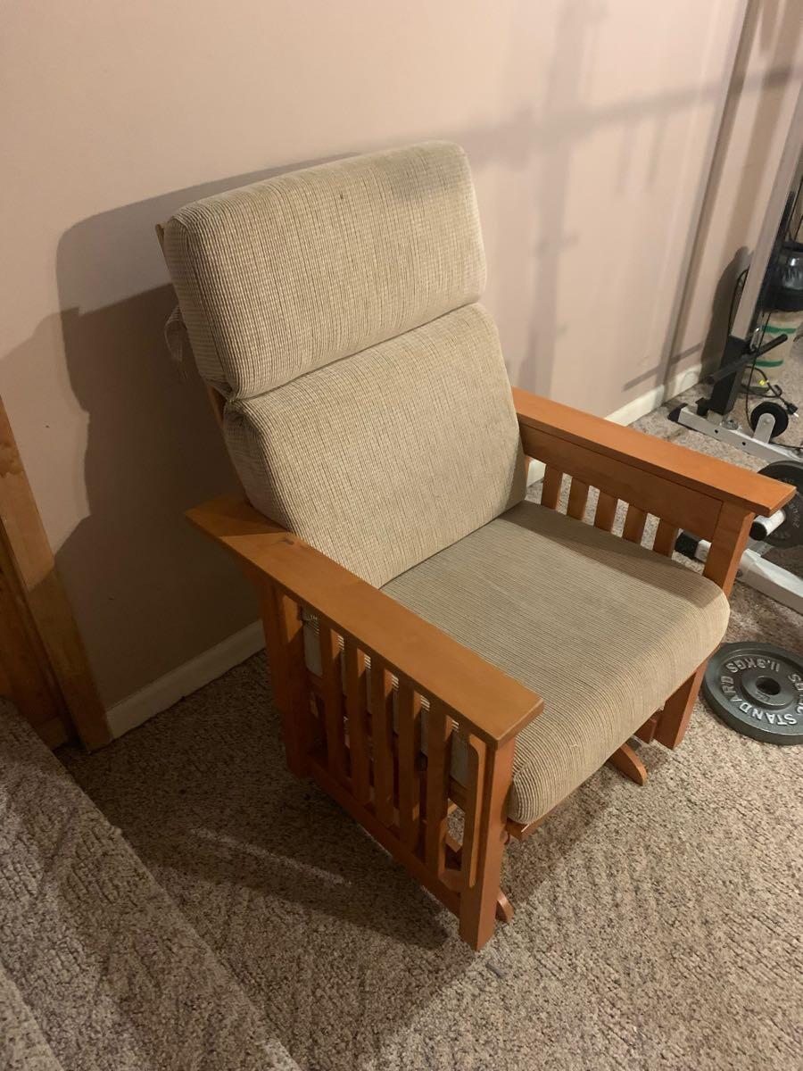 Glider/ Rocking Chair for 40 in Louisville, KY For Sale & Free