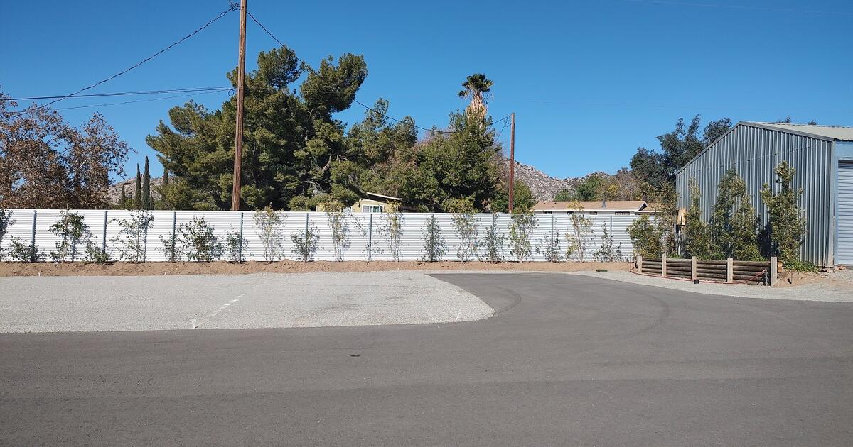 RV Living Space Rental With Full Hookups for 900 in Homeland, CA