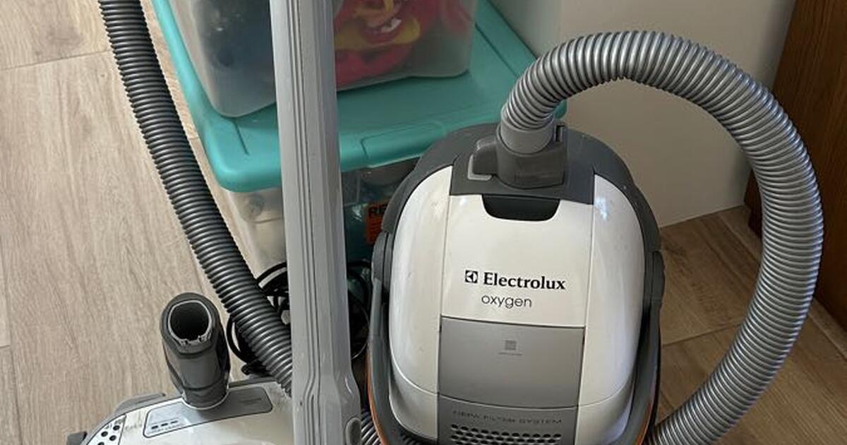 Electrolux Oxygen Vacuum Cleaner + 4 Bags for 55 in Cardiff, CA