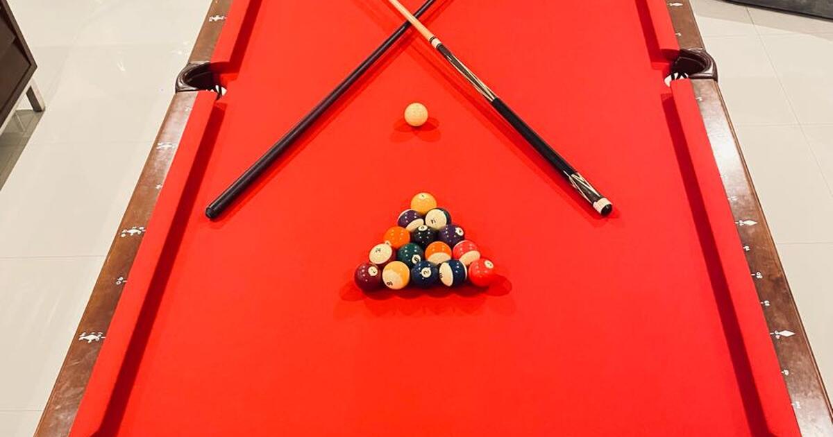 Classic Billiard/Dining Table for 1750 in Cutler Bay, FL For Sale